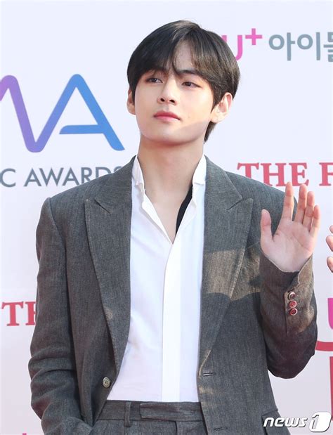 taehyung wearing gucci|taehyung tma awards show outfit.